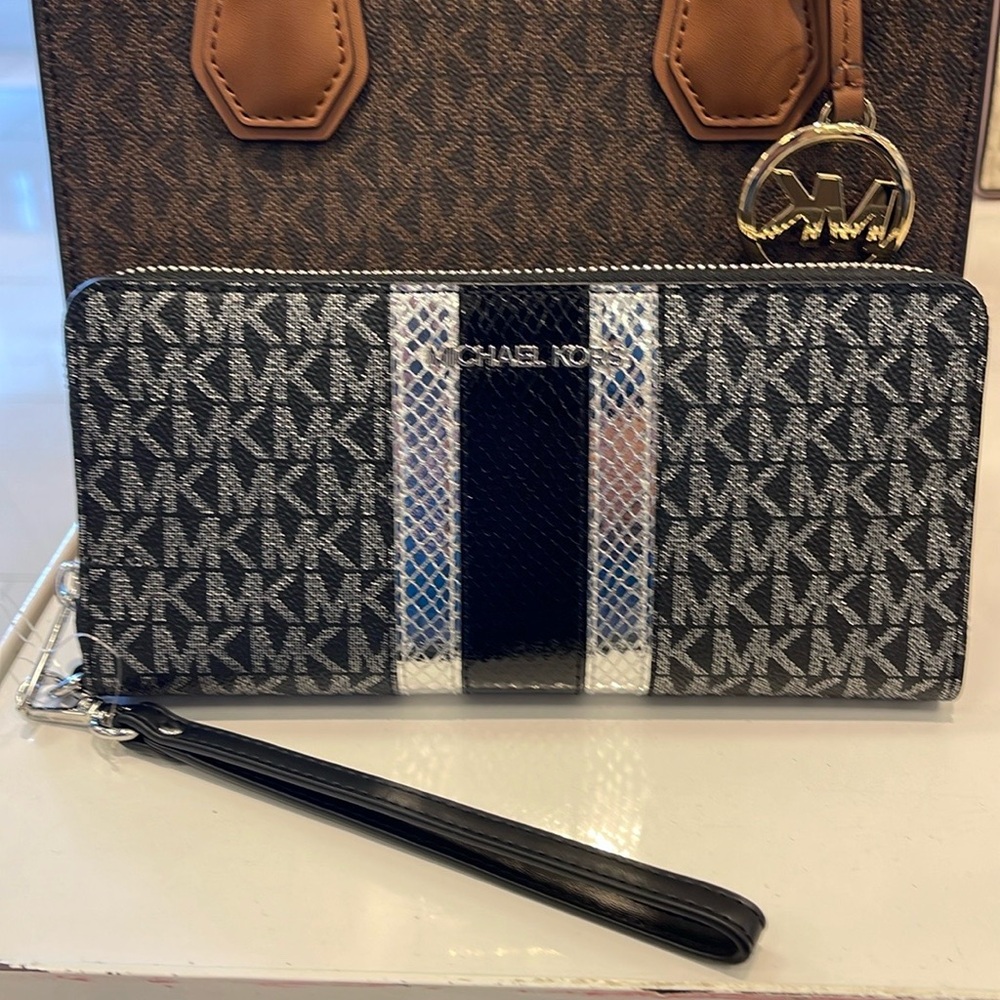 Michael Kors Jet Set Travel Large Signature Logo and Metallic Continental Wallet - Picture 5 of 16